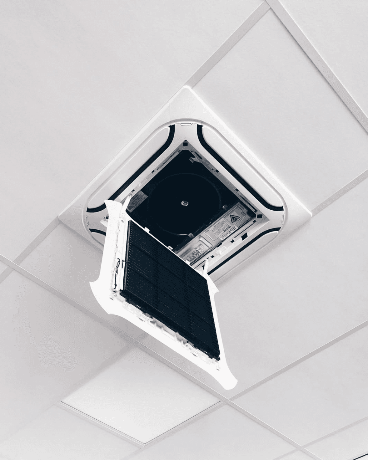 Onderhoud aan cassette-unit airconditioning